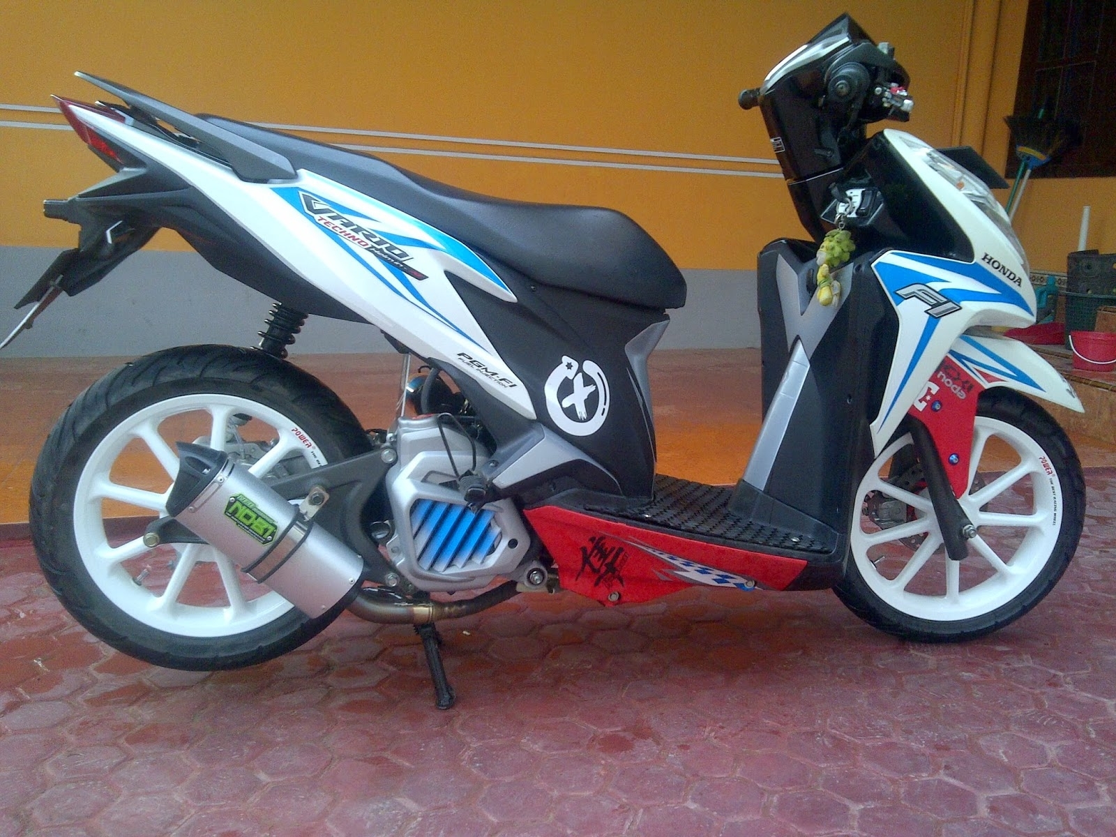 Modif Motor Vario 150 Warna Hitam
