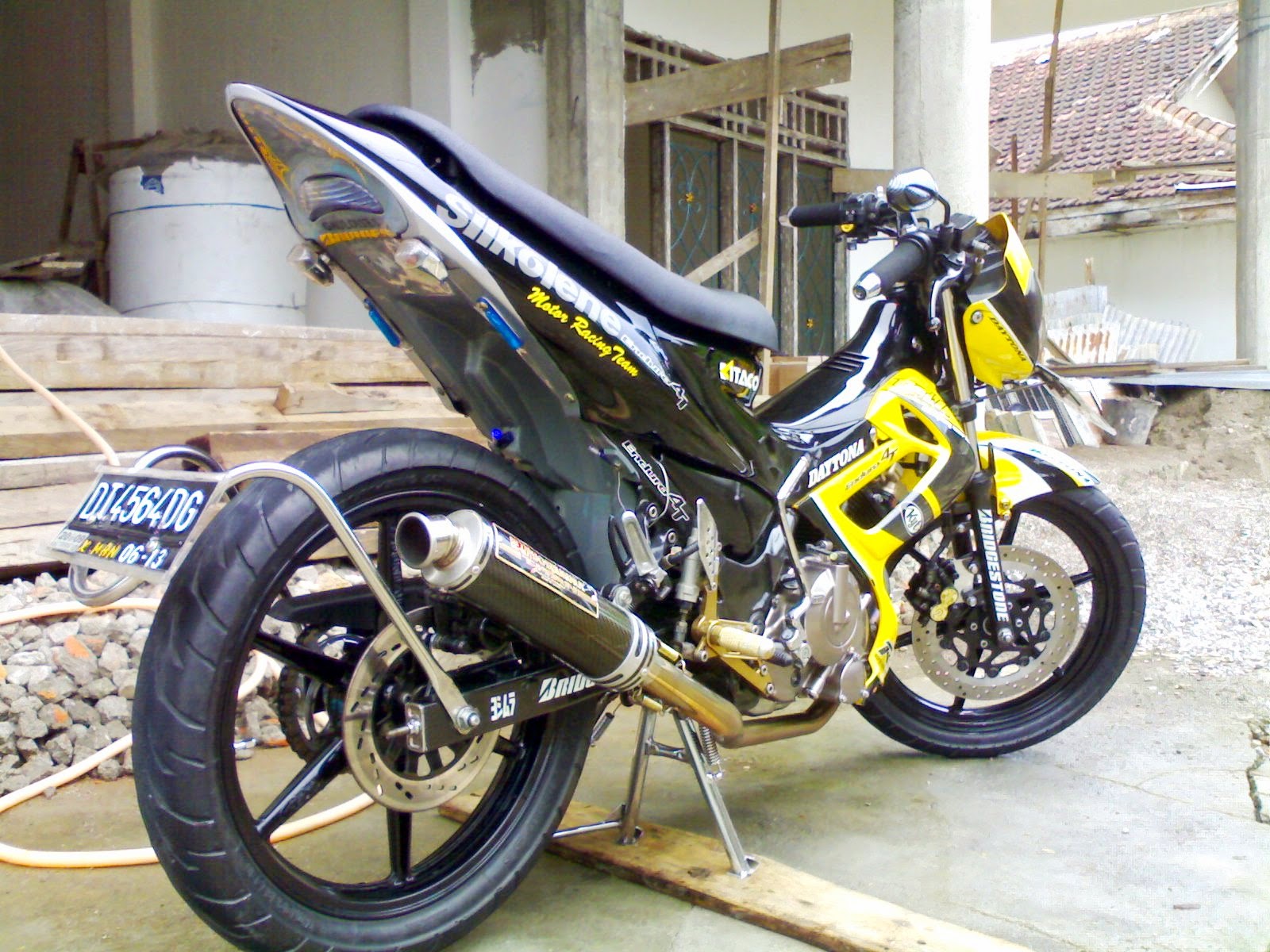 Suzuki Motor Satria Fu
