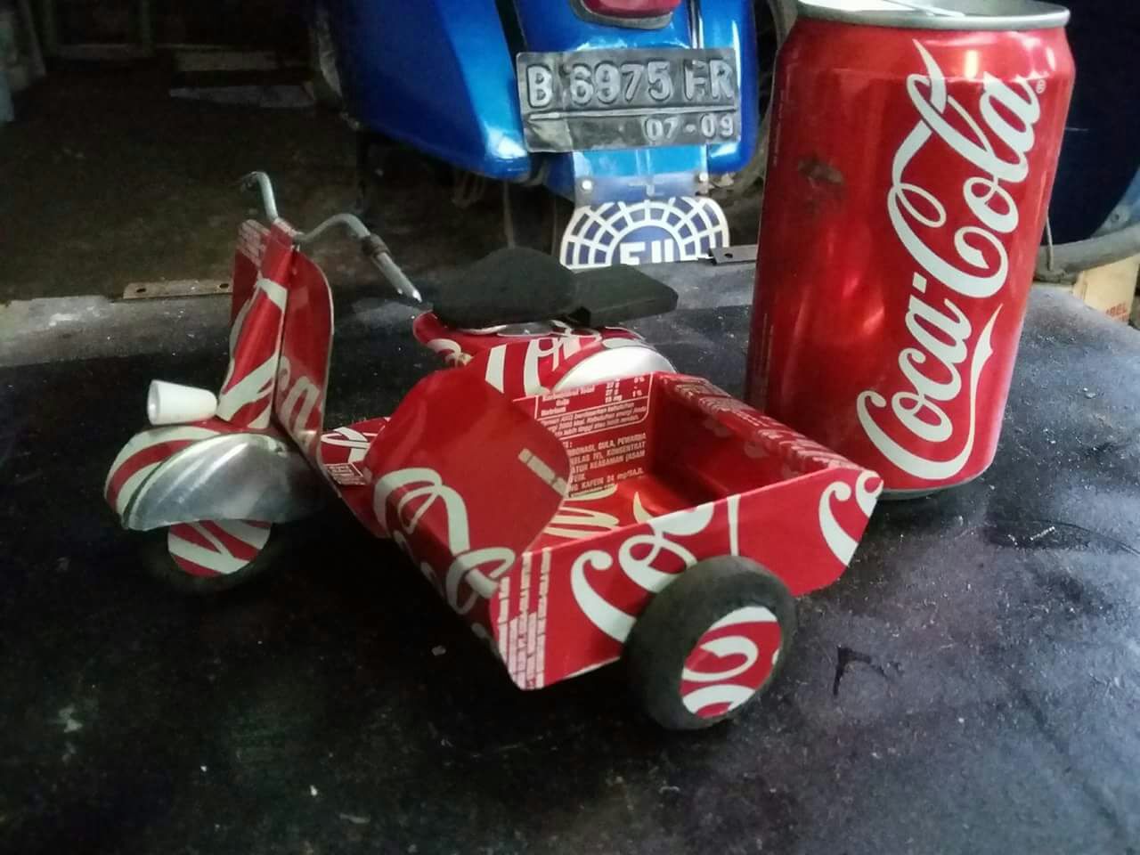 Membuat Vespa Dari Kaleng
