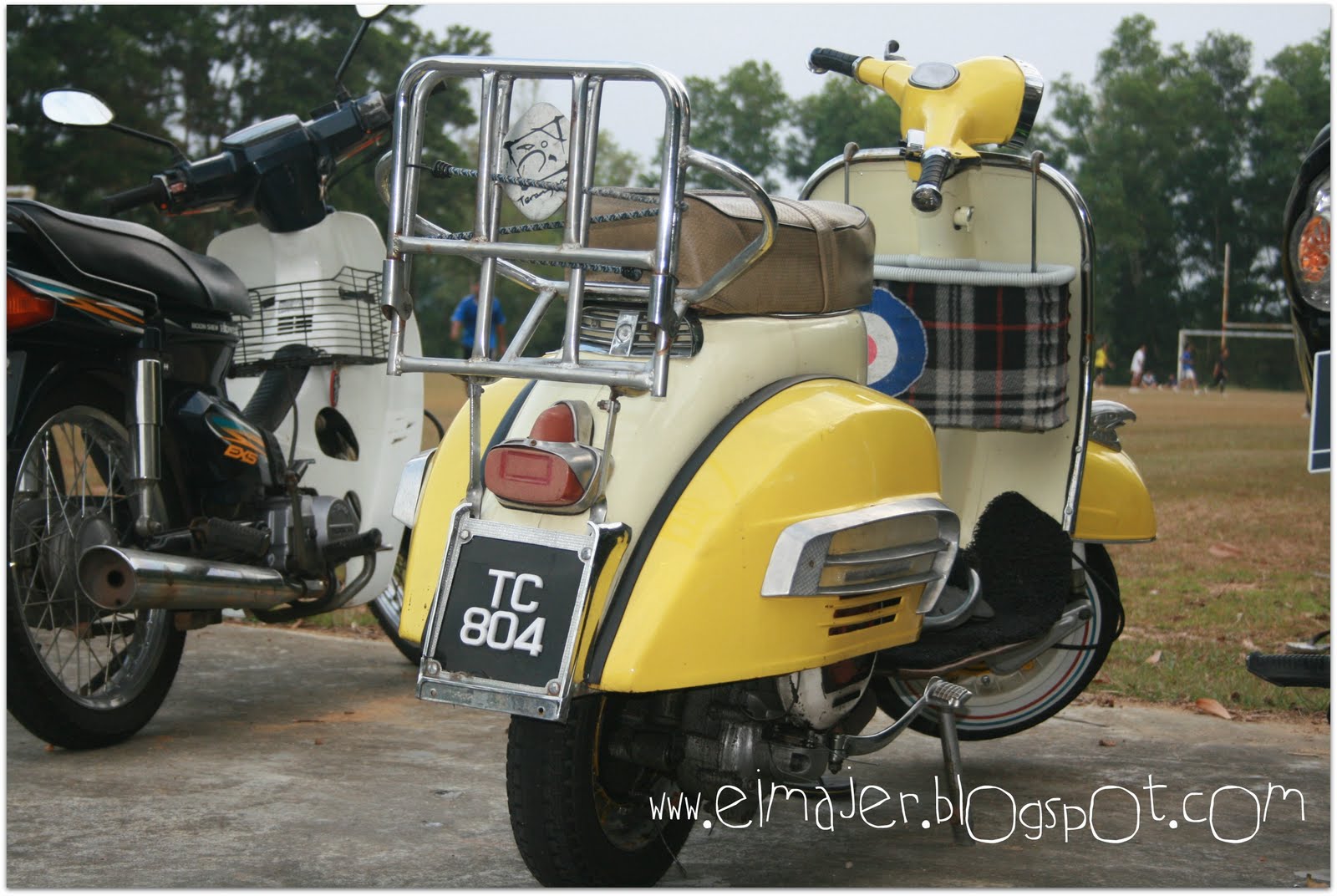 Vespa Kuning

