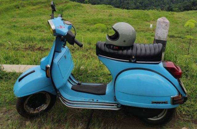 Vespa Px Biru
