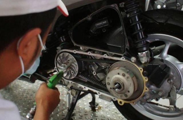 Servis Motor Honda Vario 150
