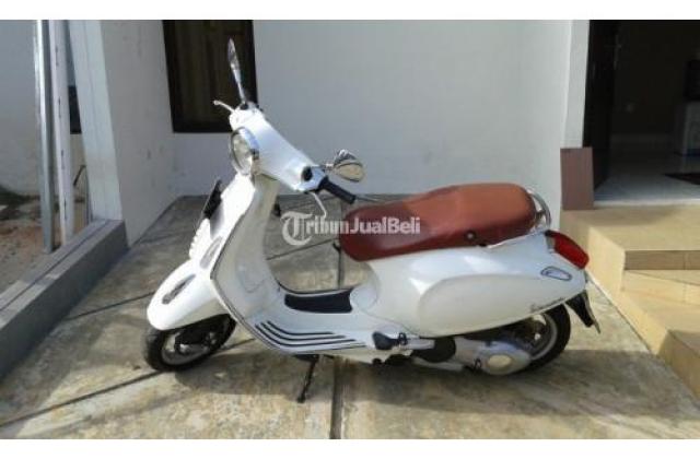 Vespa Primavera White
