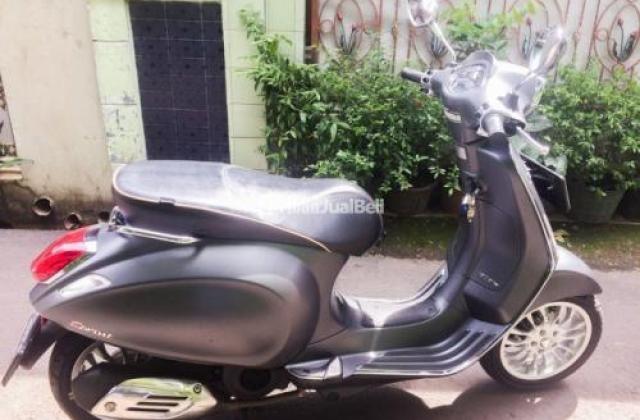 Vespa Sprint Abu Abu Metalik
