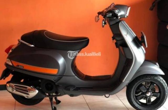 Vespa Matic Warna Abu Abu
