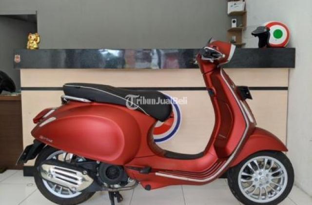 Vespa Sprint Merah Doff
