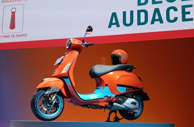Vespa Primavera Orange
