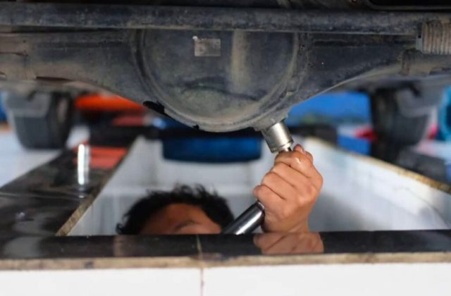 Perbedaan Oli Gardan Dan Oli Mesin
