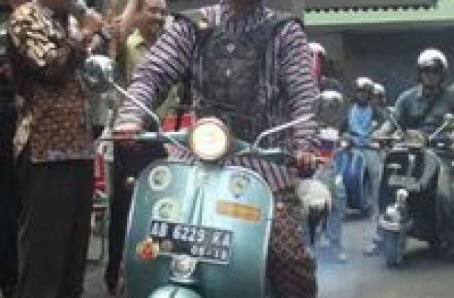 Vespa Andy Leeano
