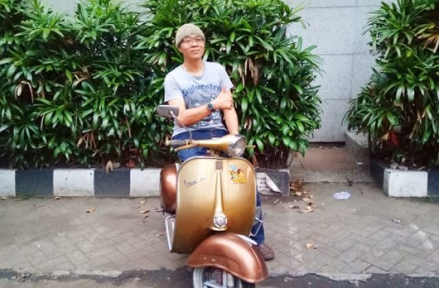 Naif Naik Vespa
