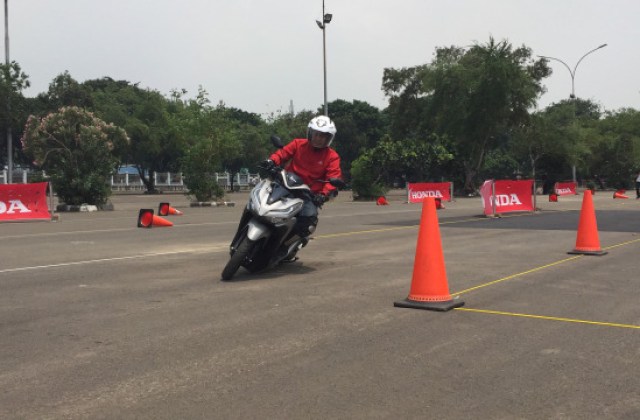 Test Ride Honda Vario 150
