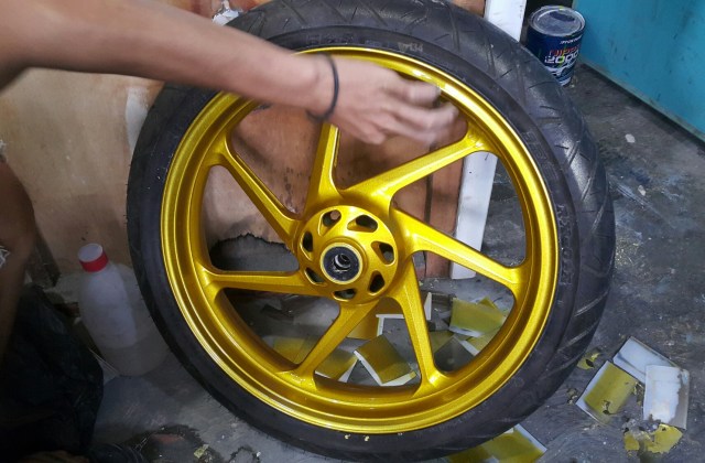 Warna Velg Yg Cocok Untuk Motor Warna Hitam
