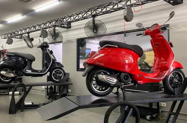 Harga Vespa Matic Merah

