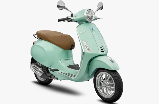 Vespa Warna Hijau Metalik
