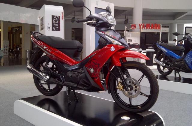 Yamaha Lexam Vs Honda Revo At
