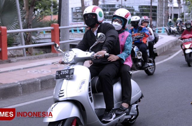 Cara Mengendarai Motor Vespa
