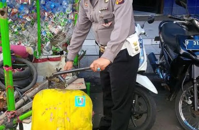 Modifikasi Vespa Panjang Gembel
