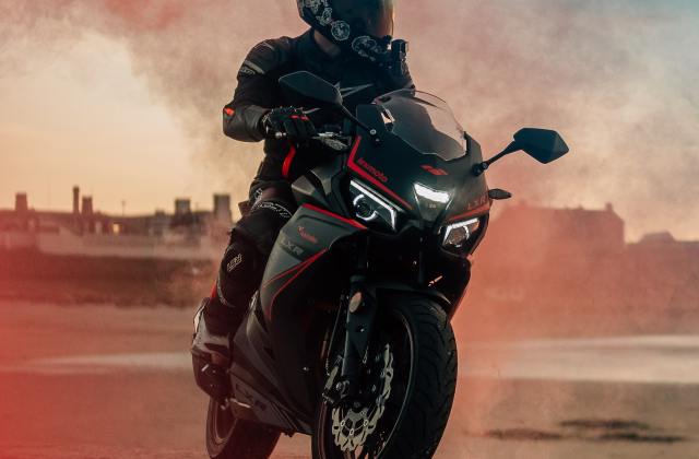 Bagaimana Cara Mengendarai Motor Yang Baik Dan Benar
