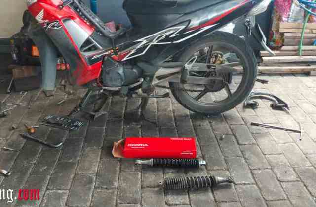 Ganti Shockbreaker Belakang Beat
