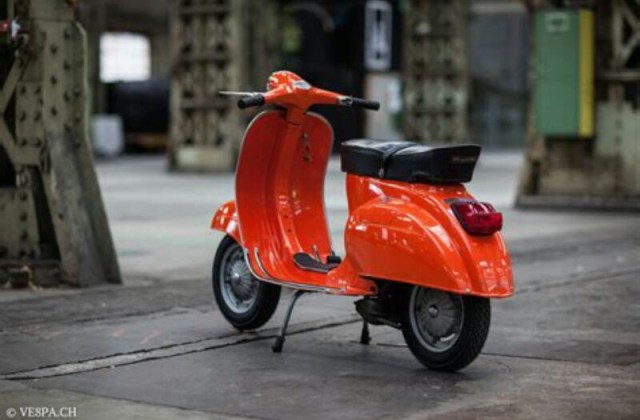 Vespa Warna Orange
