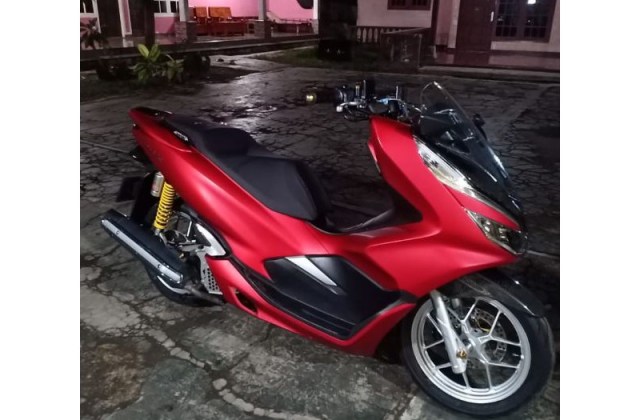 Vario Merah Velg Silver
