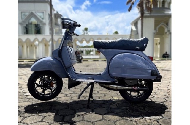 Vespa Ring 12
