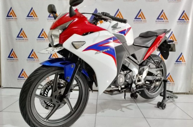 Honda Cbr 2011
