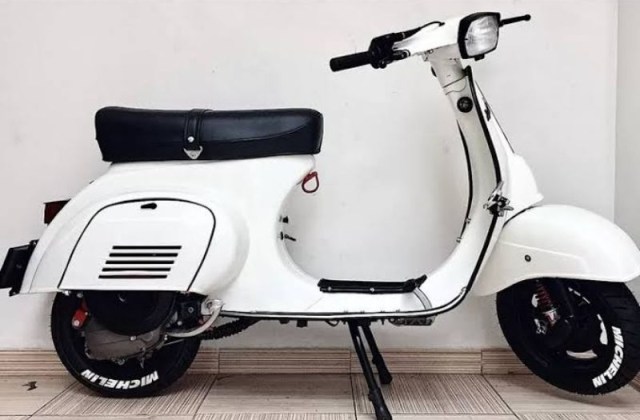 Vespa P100ts
