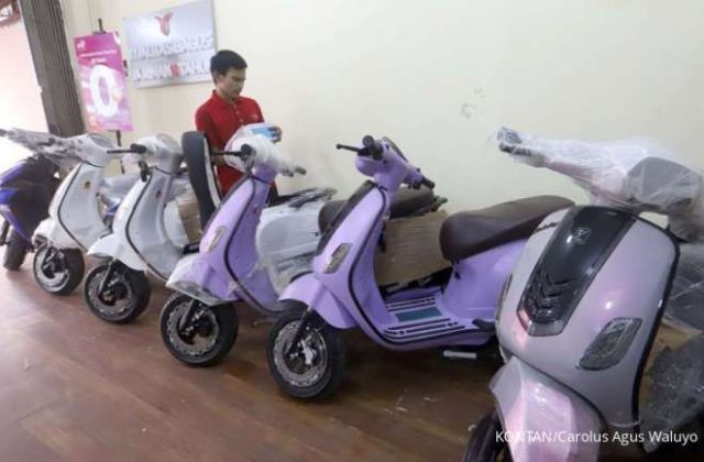 Vespa Matic Ungu Muda
