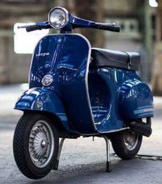 Warna Biru Vespa
