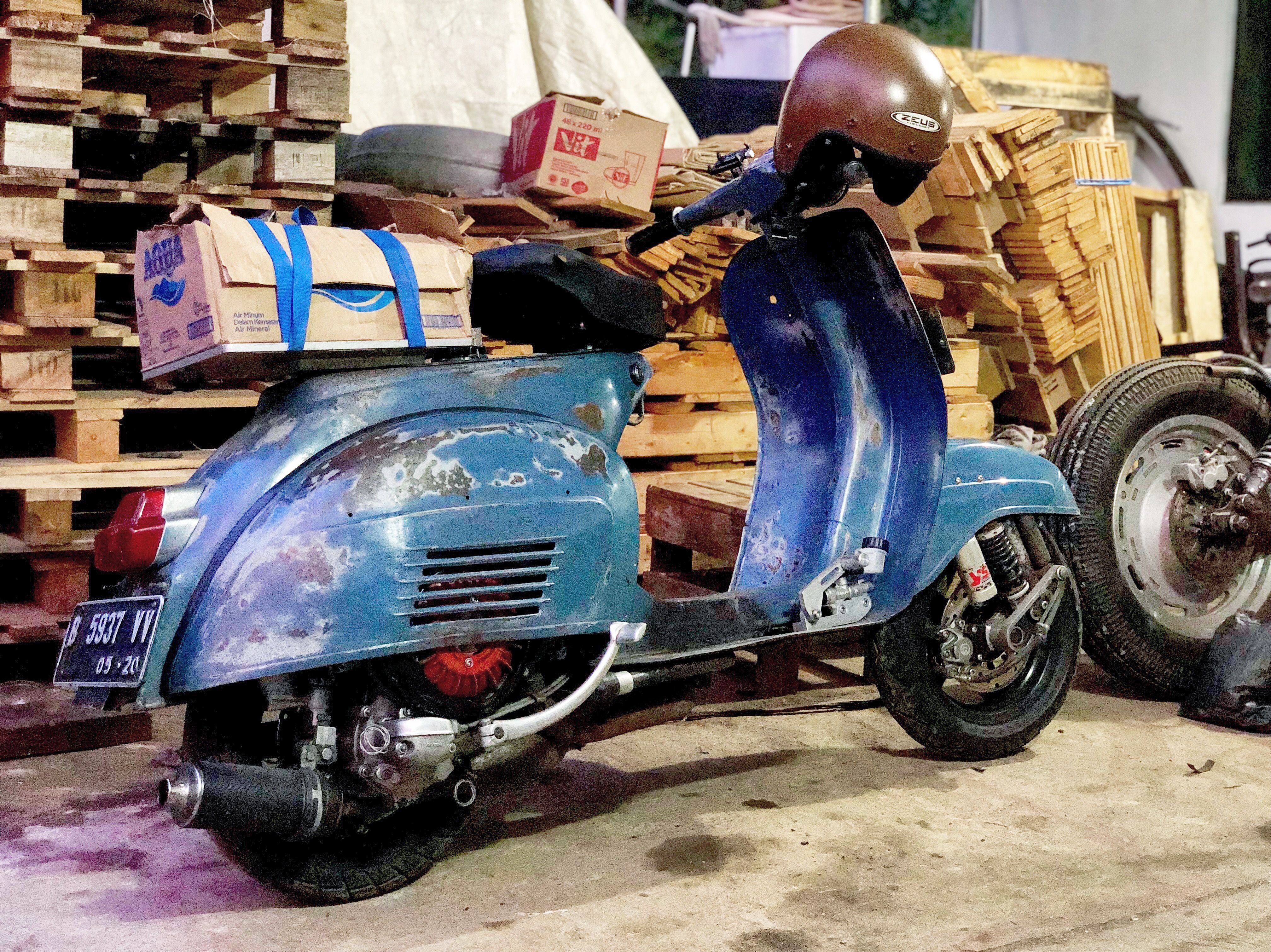 Vespa Super 73
