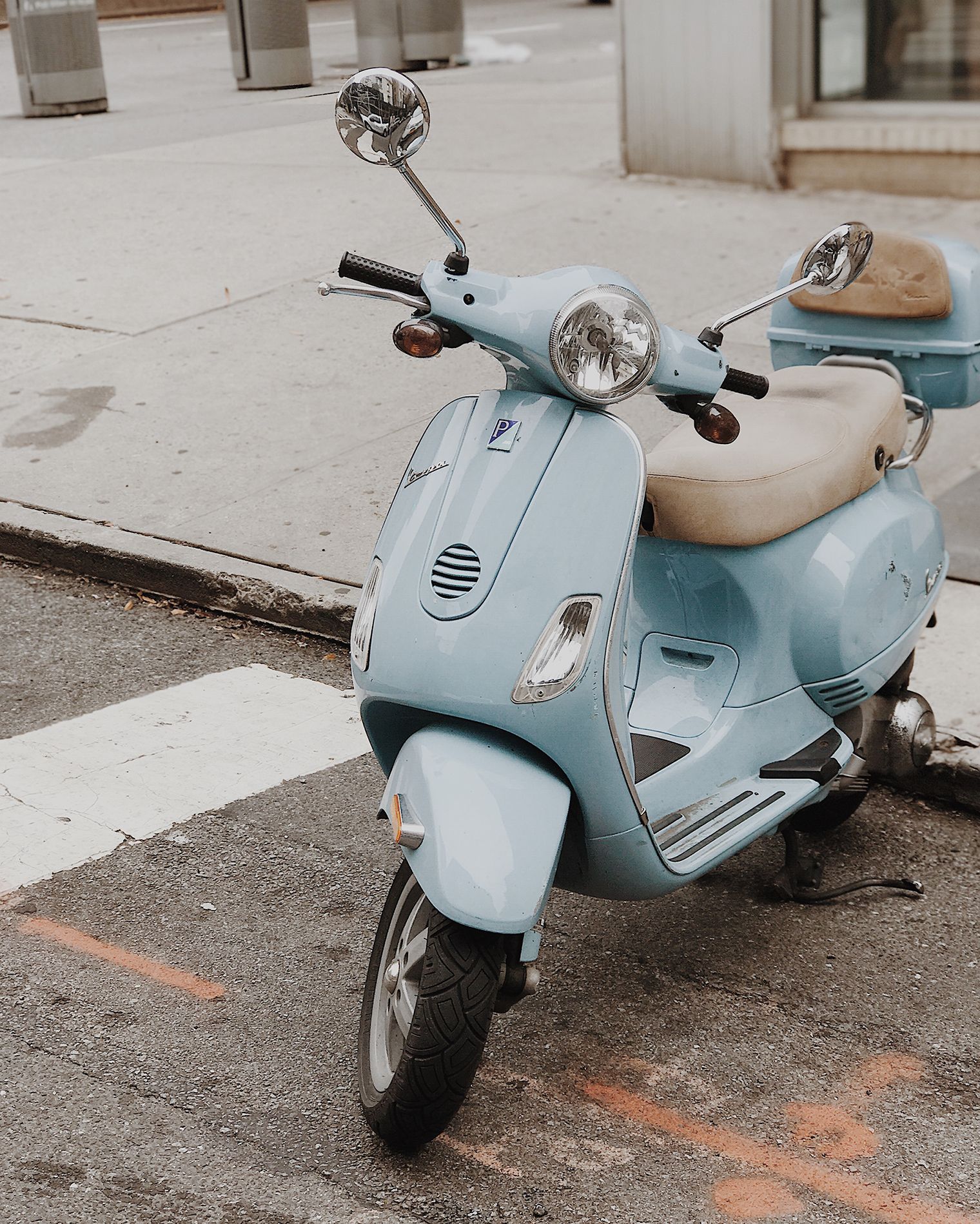 Vespa Warna Biru Muda
