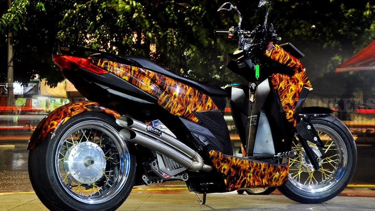 Honda Vario 150 Black Red
