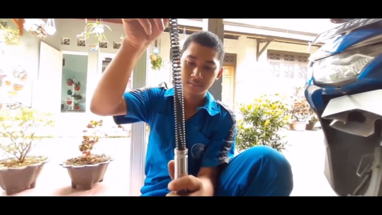 Langkah Langkah Pembongkaran Suspensi Belakang Sepeda Motor
