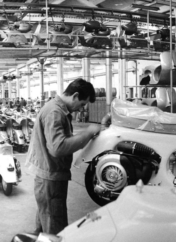 Motor Vespa Jaman Dulu
