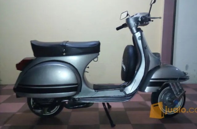 Vespa P150s Original
