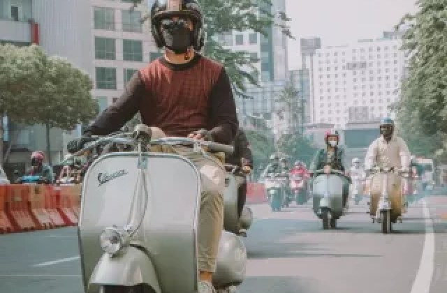 Touring Vespa
