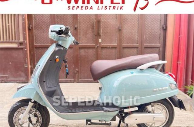 Vespa Biru Telor Asin
