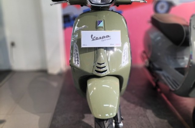 Vespa Sprint Hijau
