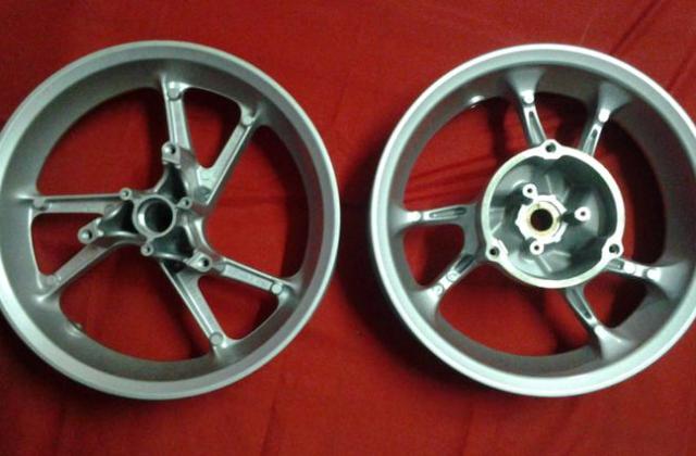 Velg Motor Warna Silver Metalik
