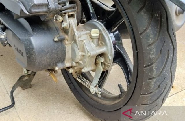 Langkah-langkah Mengganti Kampas Rem Tromol Sepeda Motor
