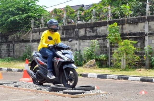 Apakah Belajar Naik Motor Harus Bisa Naik Sepeda
