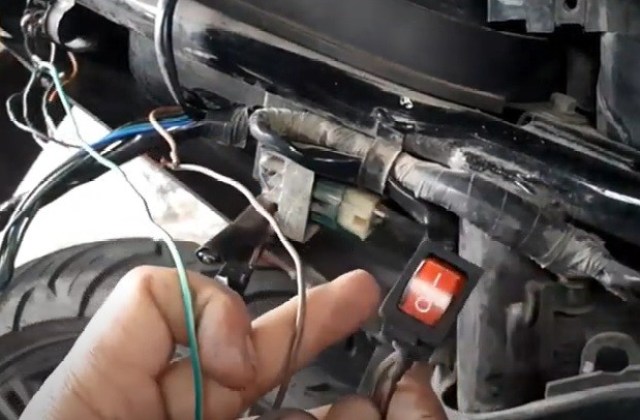 Cara Membuka Kunci Motor Dengan Kawat
