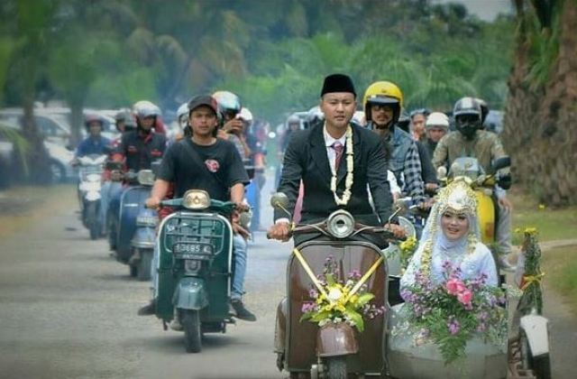 Boncengan Vespa
