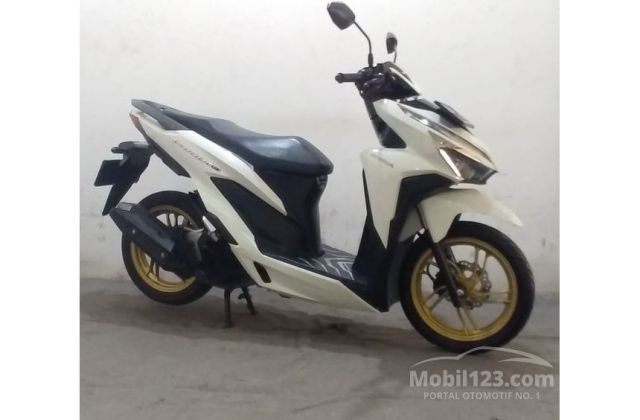 Vario Putih Velg Gold
