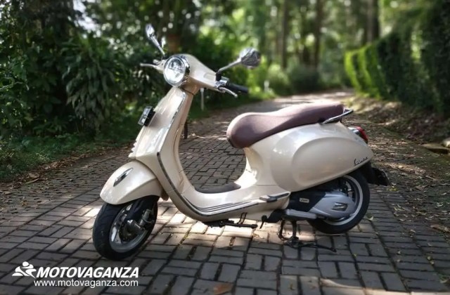 Vespa Warna Cream

