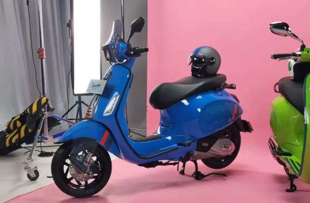 Vespa Sprint Biru Doff
