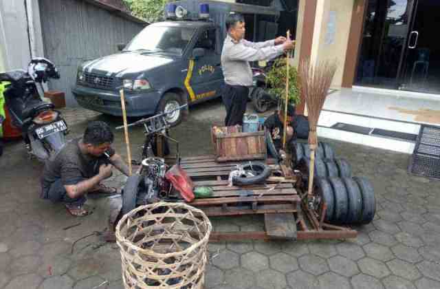 Vespa Sampah
