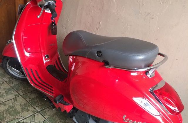 Vespa Primavera Merah
