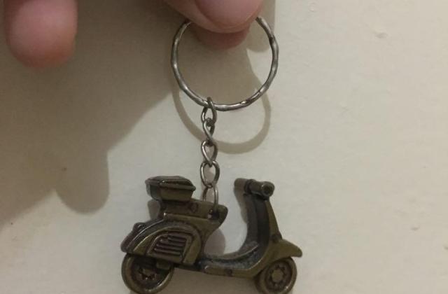 Gantungan Kunci Vespa
